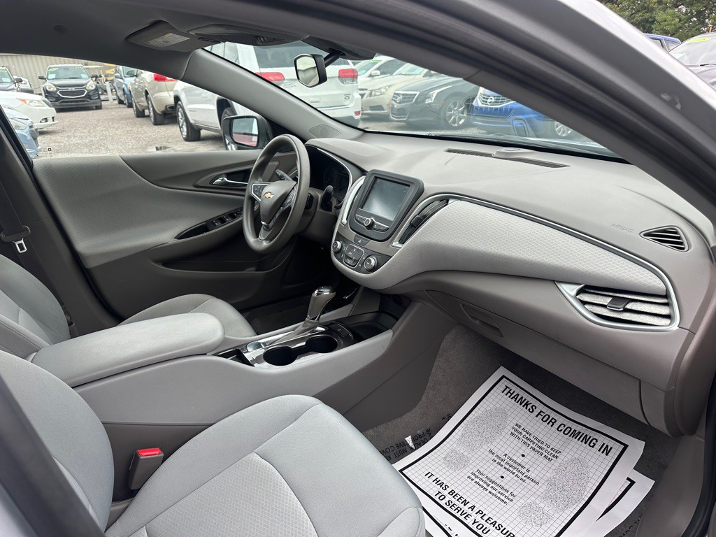 2016 Chevrolet Malibu Image 12