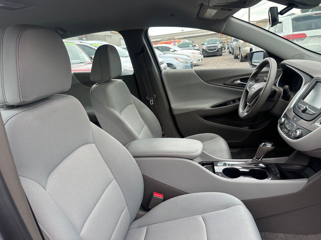 2016 Chevrolet Malibu Image 13