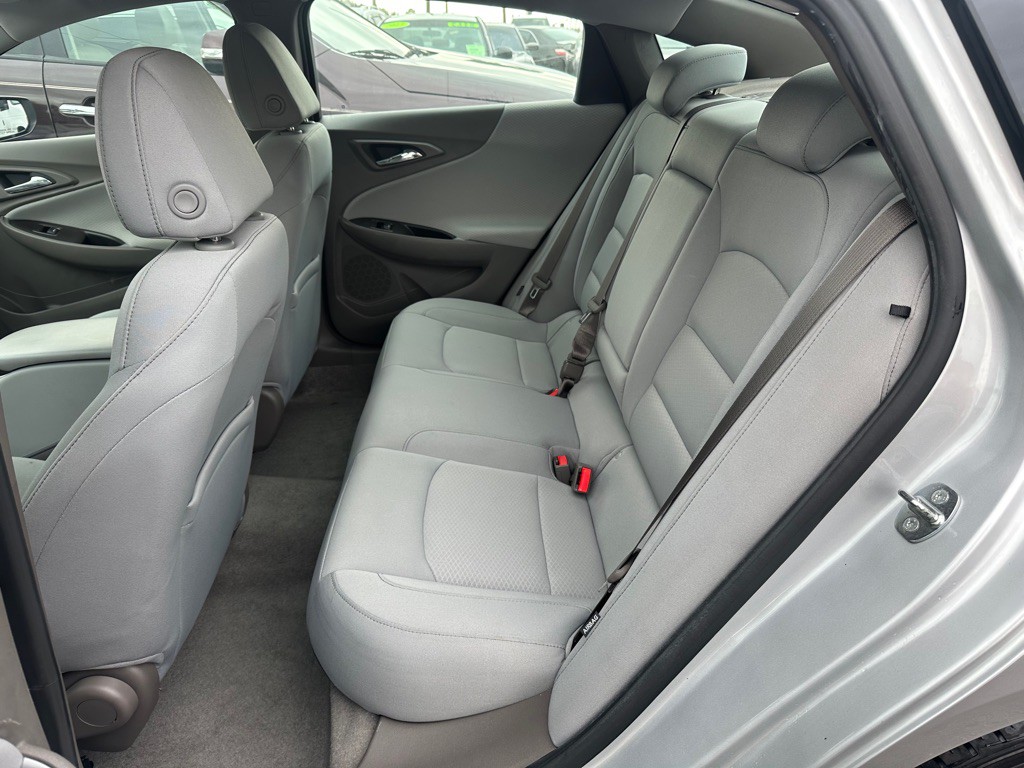 2016 Chevrolet Malibu Image 15