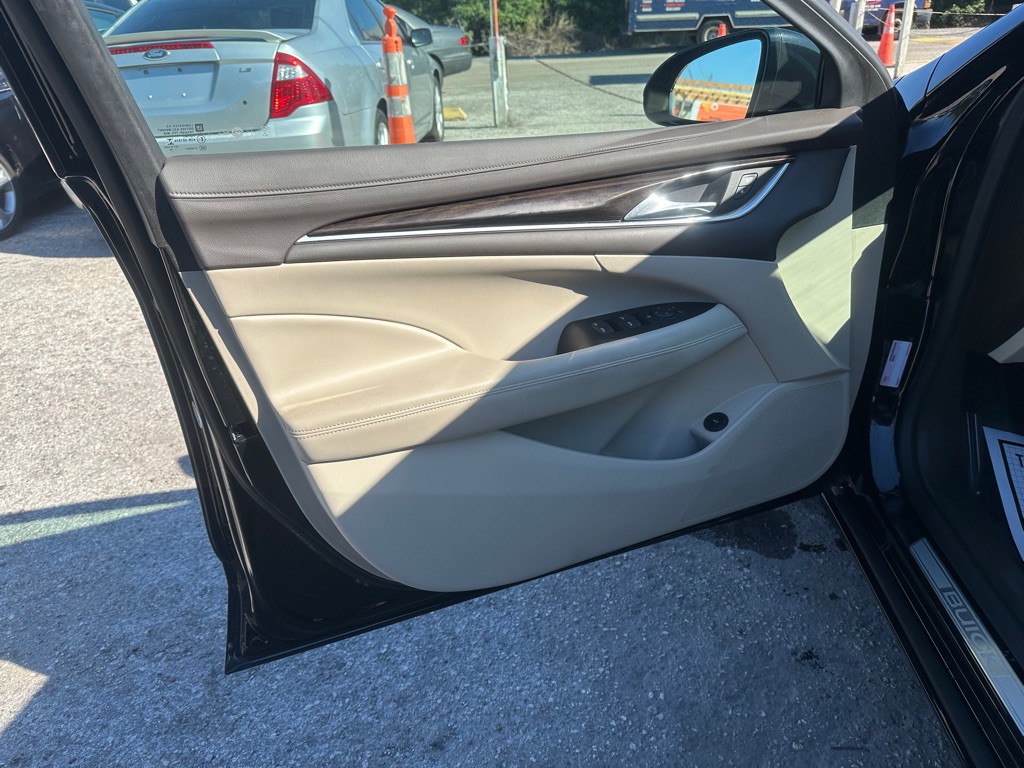 2017 Buick Lacrosse Image 11