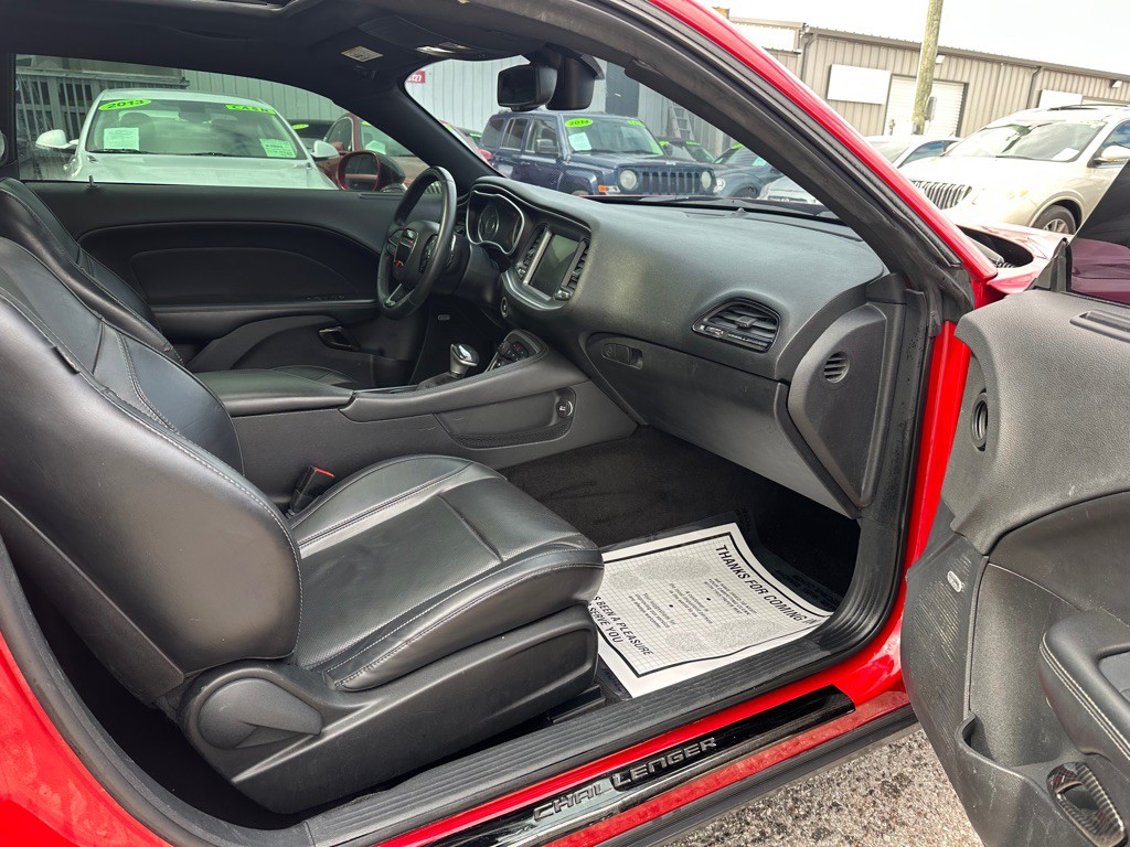 2015 Dodge Challenger Image 12