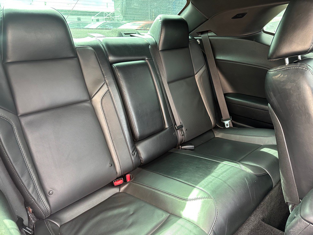 2015 Dodge Challenger Image 14