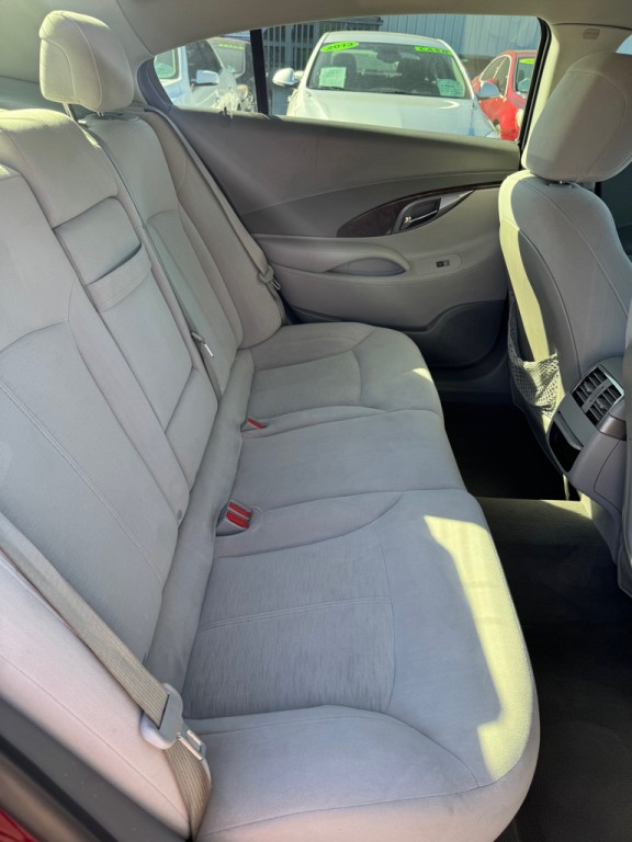 2010 Buick Lacrosse Image 11