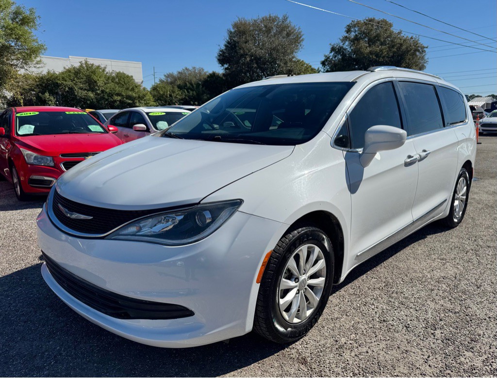 2019 Chrysler Pacifica Image 1