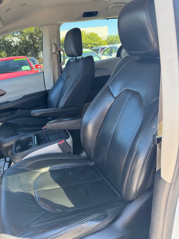 2019 Chrysler Pacifica Image 8