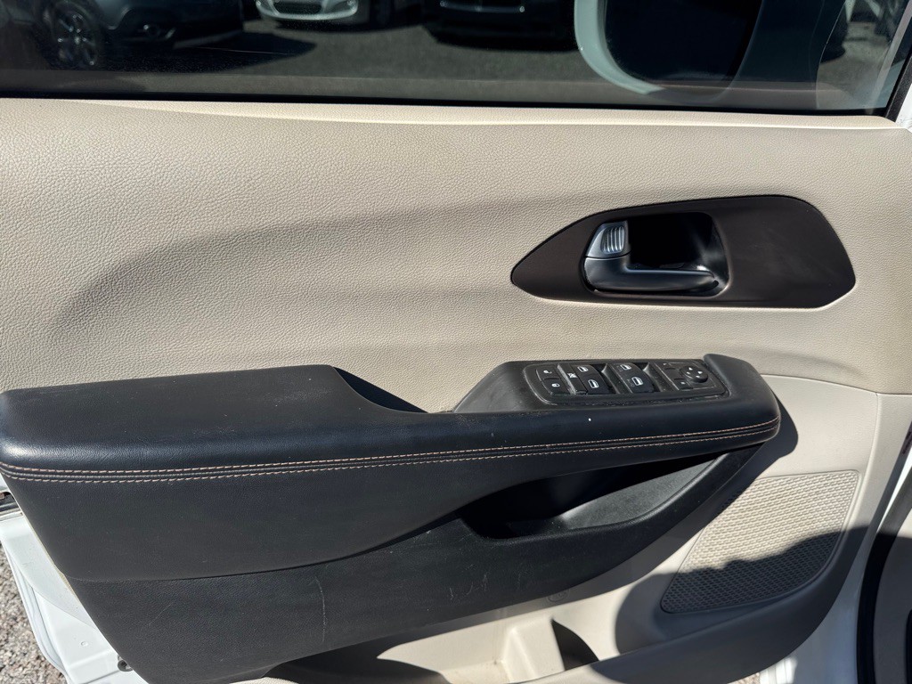 2019 Chrysler Pacifica Image 11