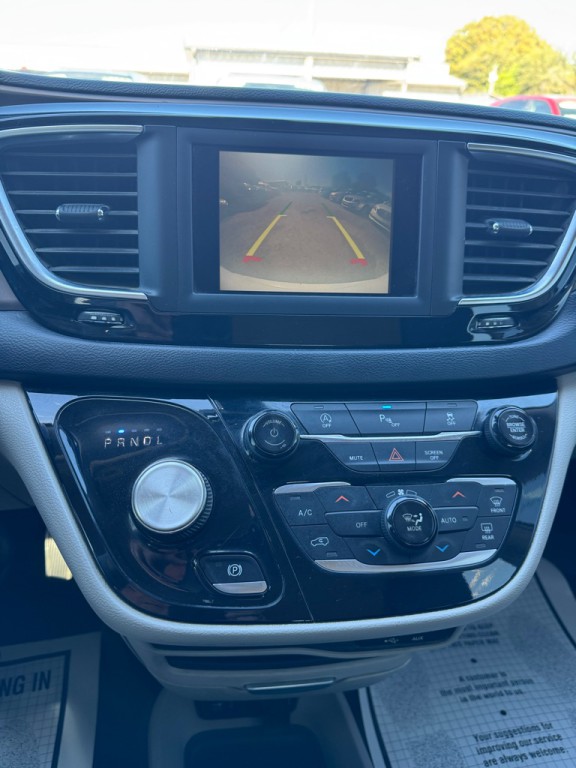 2019 Chrysler Pacifica Image 16