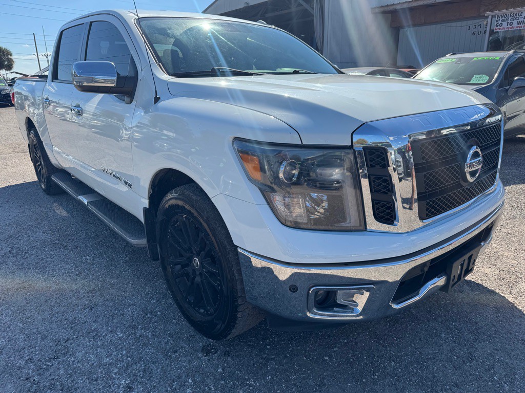 2018 Nissan Titan Image 2