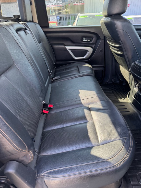 2018 Nissan Titan Image 12