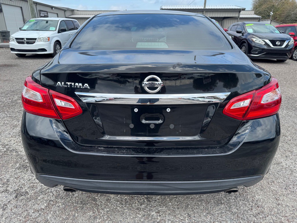 2017 Nissan Altima Image 4