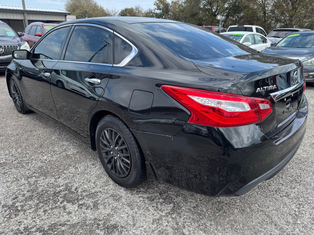 2017 Nissan Altima Image 6