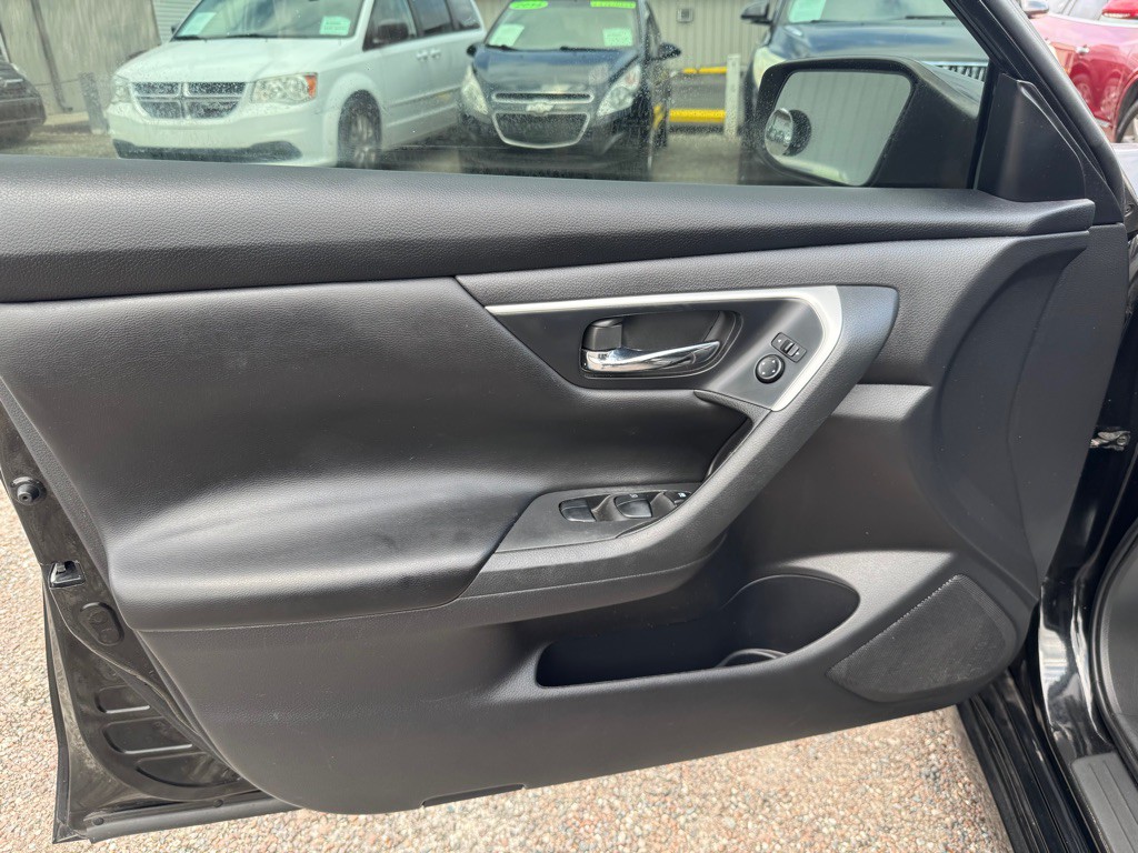 2017 Nissan Altima Image 14