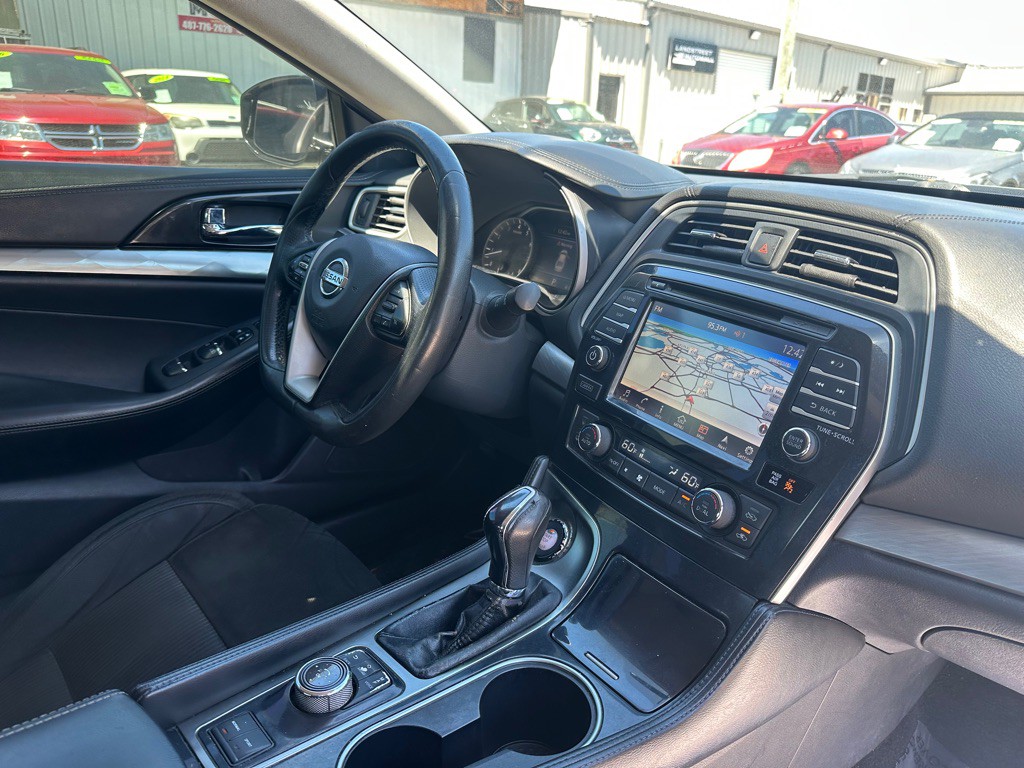 2017 Nissan Maxima Image 8