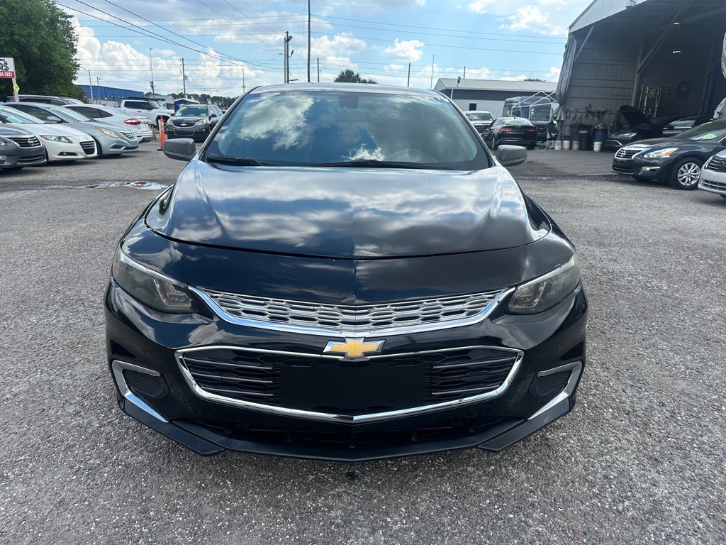 2017 Chevrolet Malibu Image 2