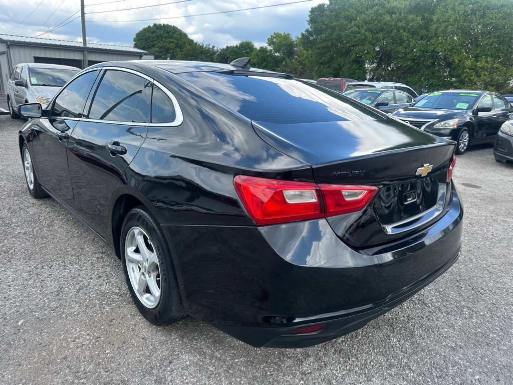 2017 Chevrolet Malibu Image 4