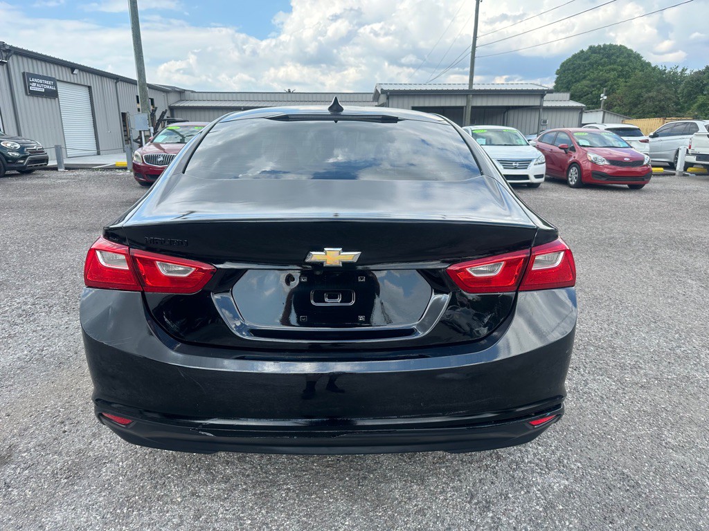 2017 Chevrolet Malibu Image 5