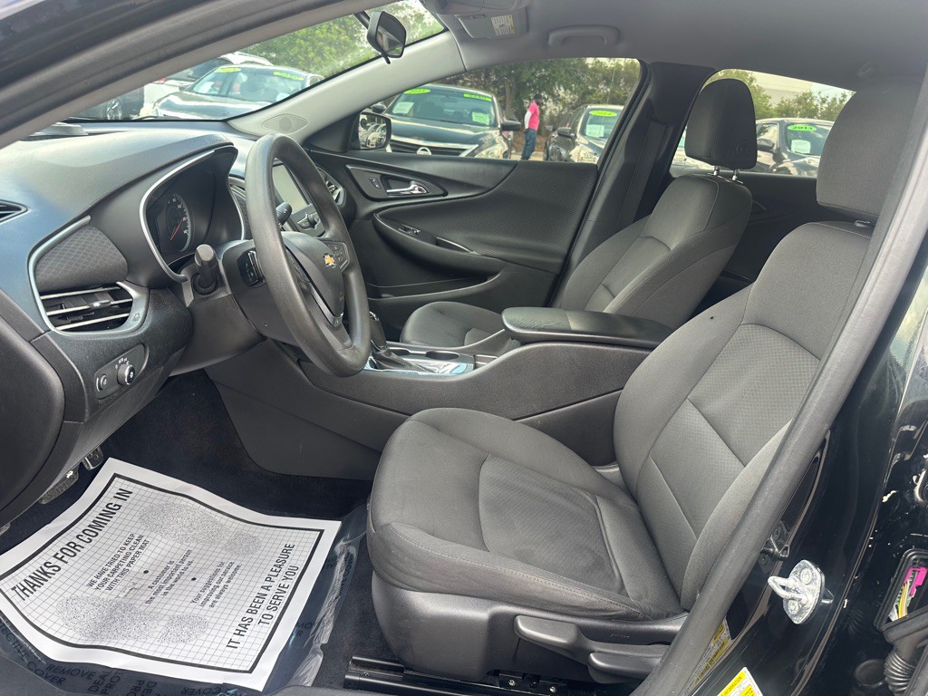 2017 Chevrolet Malibu Image 10