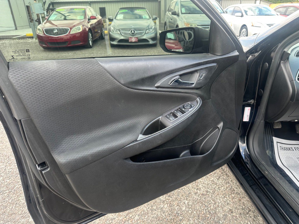 2017 Chevrolet Malibu Image 11