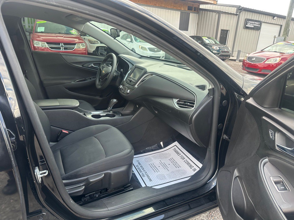 2017 Chevrolet Malibu Image 12