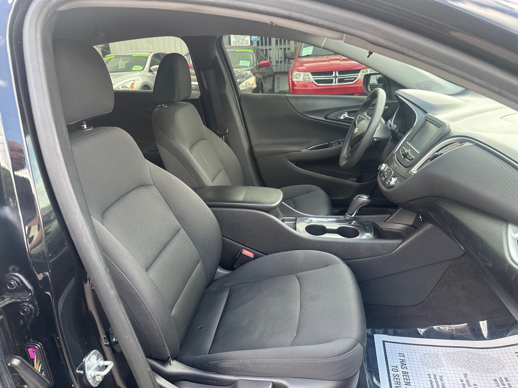 2017 Chevrolet Malibu Image 13
