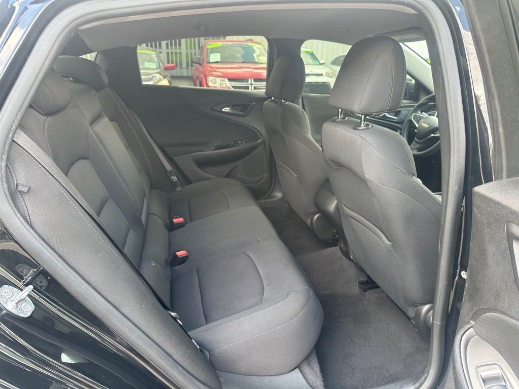 2017 Chevrolet Malibu Image 14