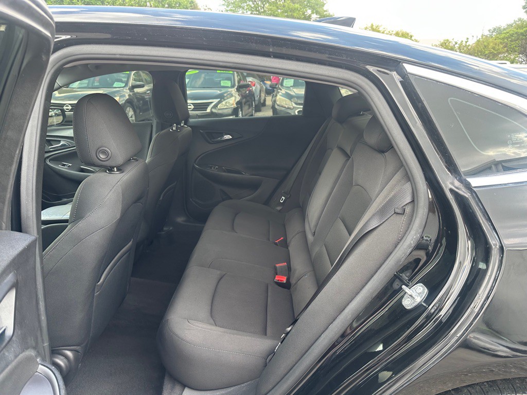 2017 Chevrolet Malibu Image 15