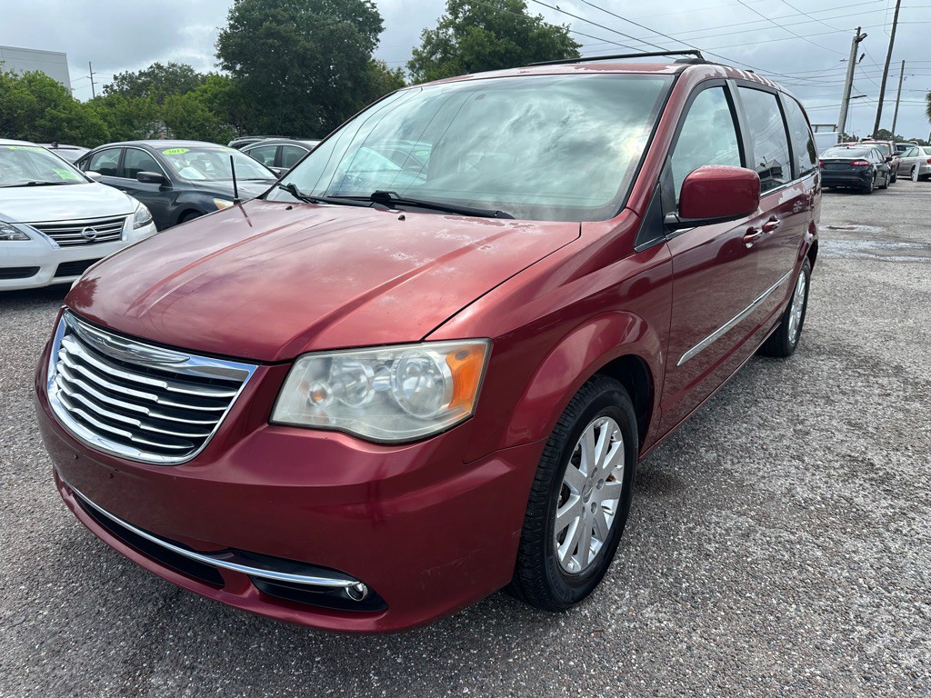 2014 Chrysler Town & Country Image 3