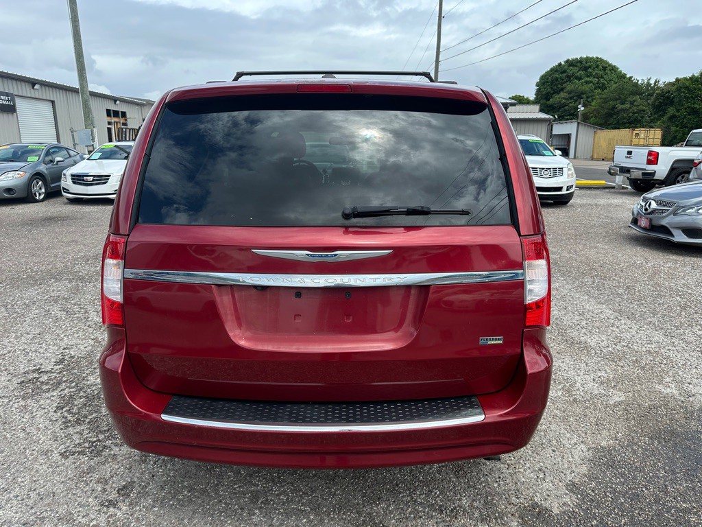 2014 Chrysler Town & Country Image 5