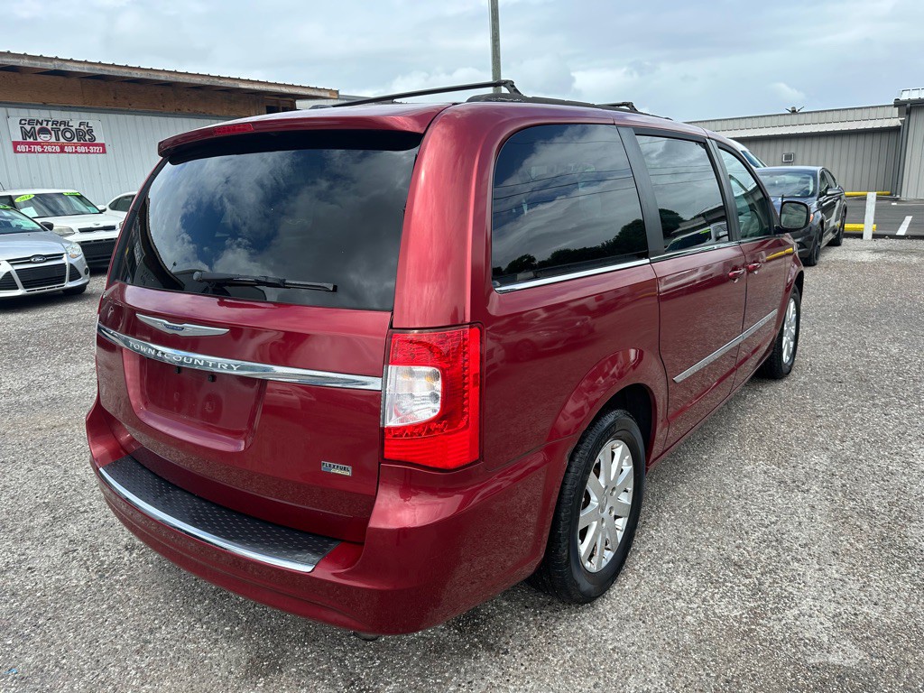 2014 Chrysler Town & Country Image 6