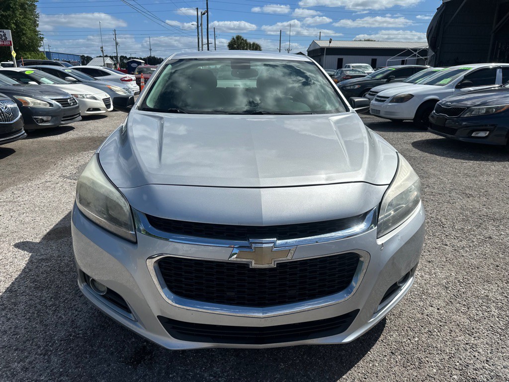 2015 Chevrolet Malibu Image 2