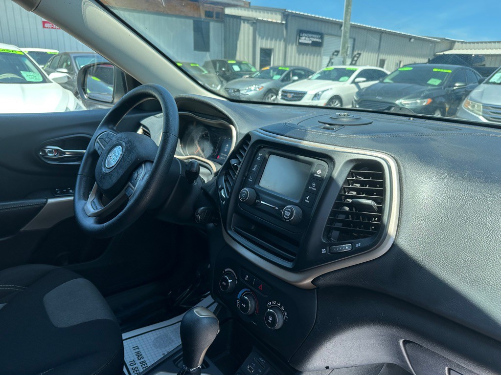 2018 Jeep Cherokee Image 8