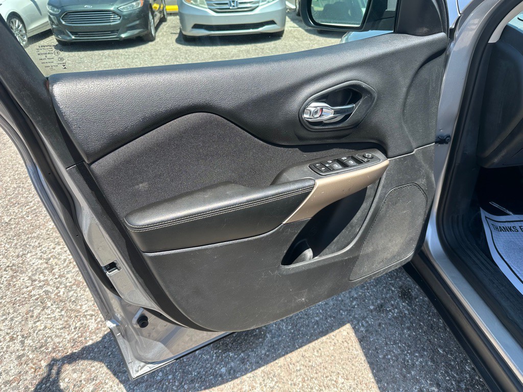 2018 Jeep Cherokee Image 11