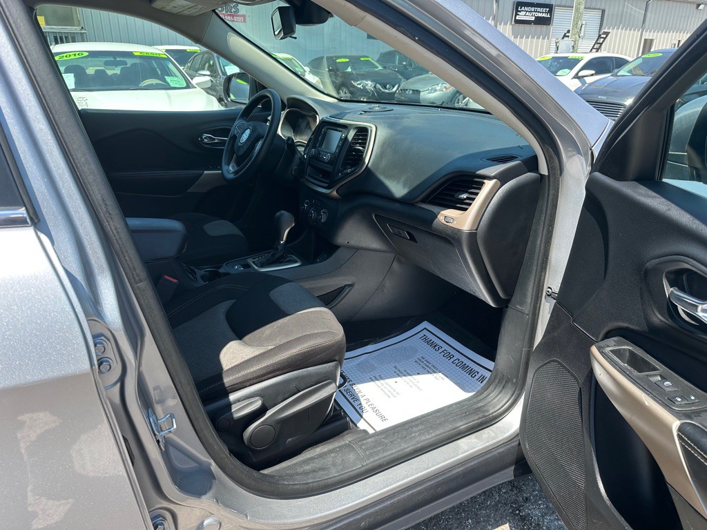 2018 Jeep Cherokee Image 12