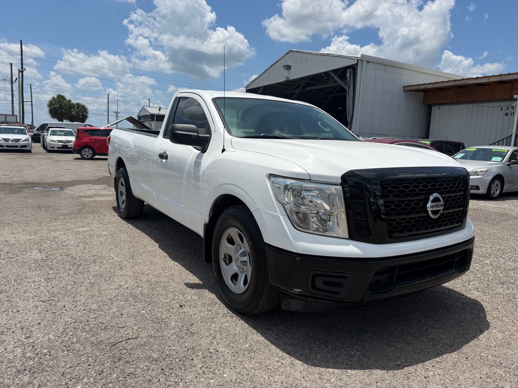 2017 Nissan Titan Image 3