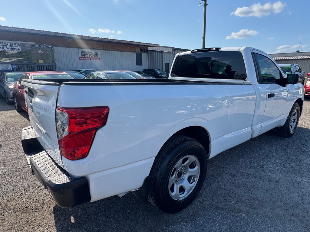 2017 Nissan Titan Image 4