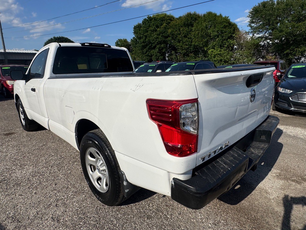 2017 Nissan Titan Image 5