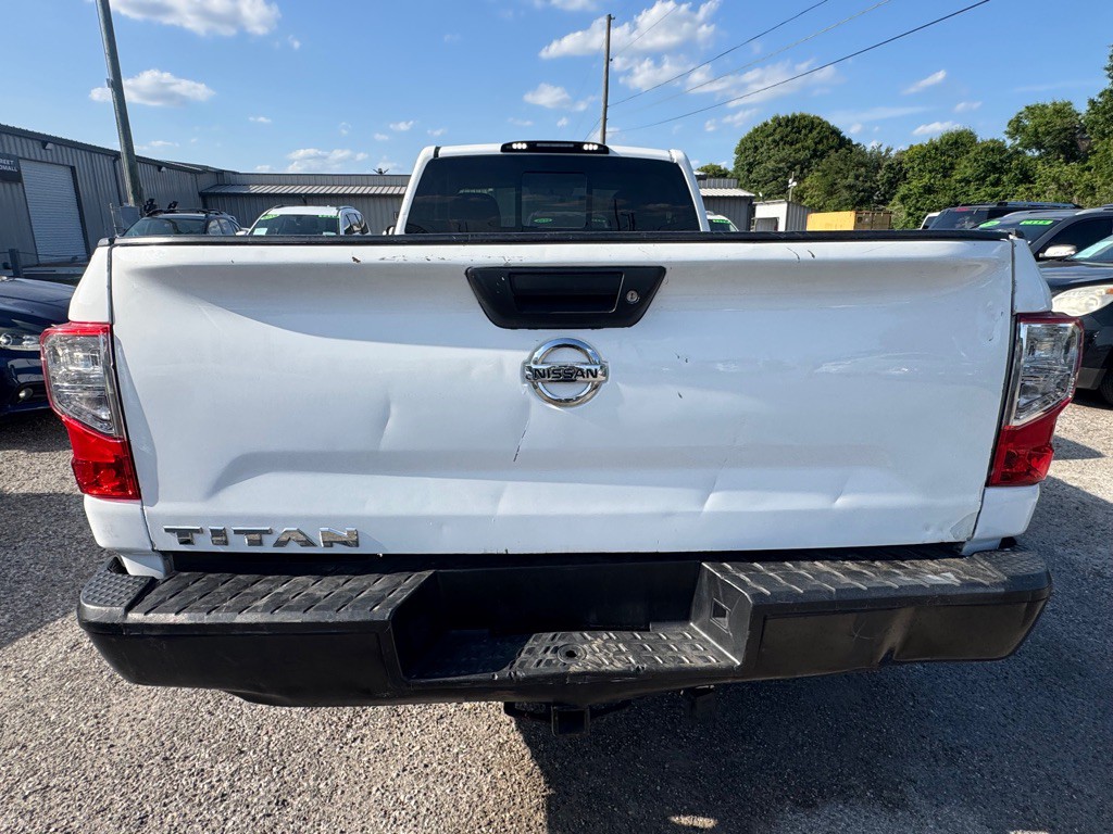2017 Nissan Titan Image 6