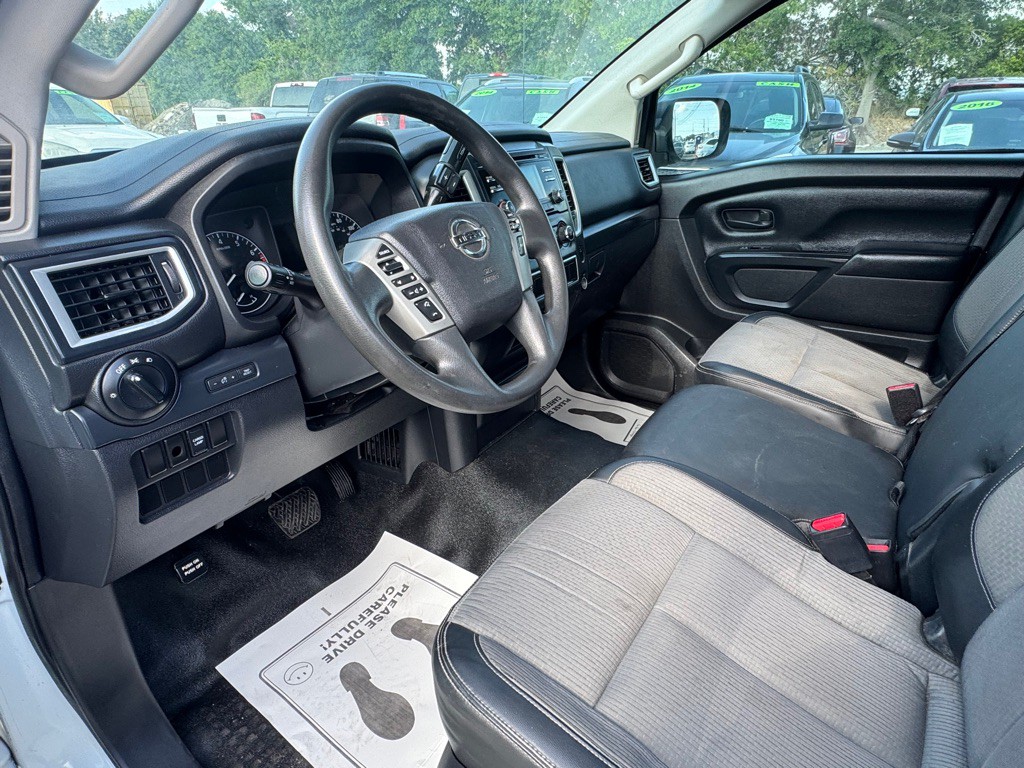 2017 Nissan Titan Image 7
