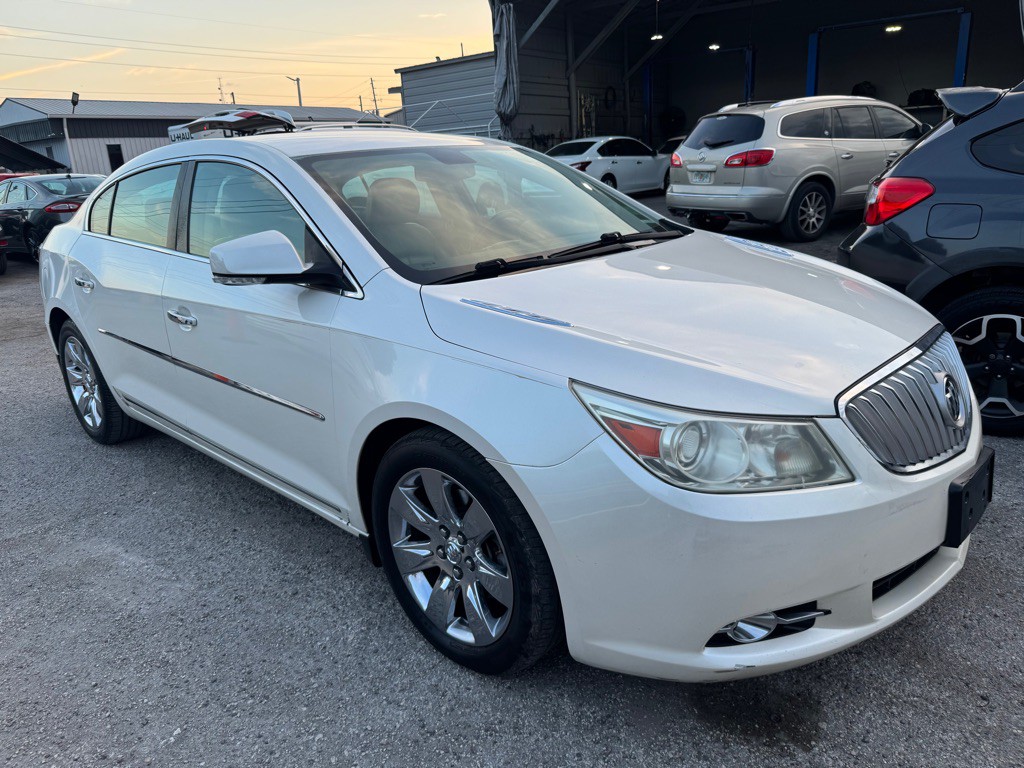 2011 Buick Lacrosse Image 1