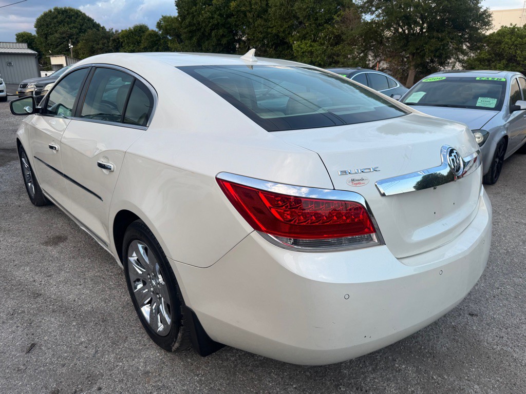2011 Buick Lacrosse Image 4