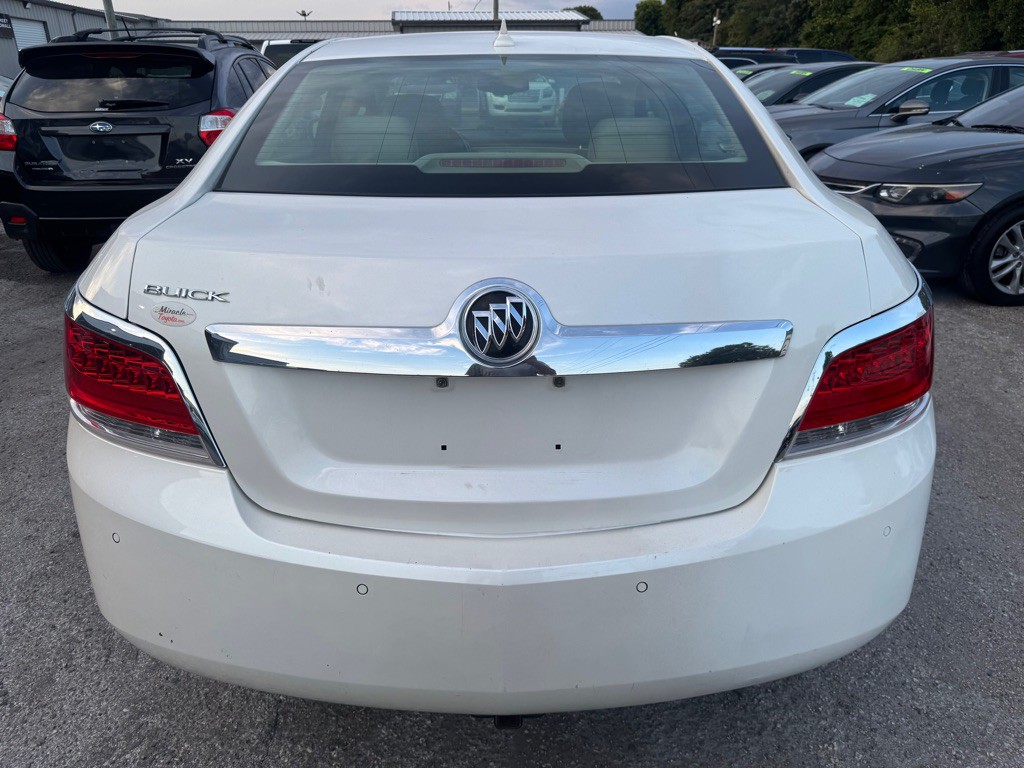 2011 Buick Lacrosse Image 5