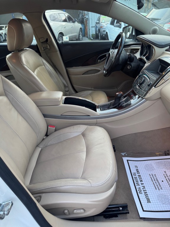 2011 Buick Lacrosse Image 9