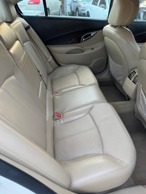 2011 Buick Lacrosse Image 11