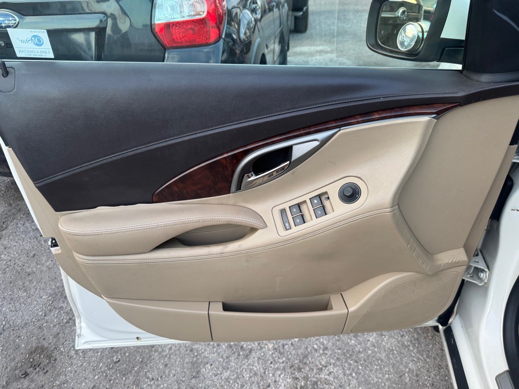 2011 Buick Lacrosse Image 13