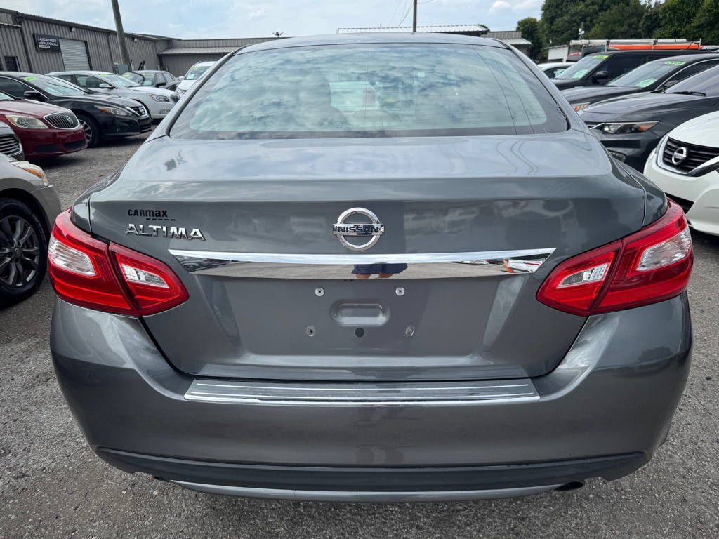2017 Nissan Altima Image 4