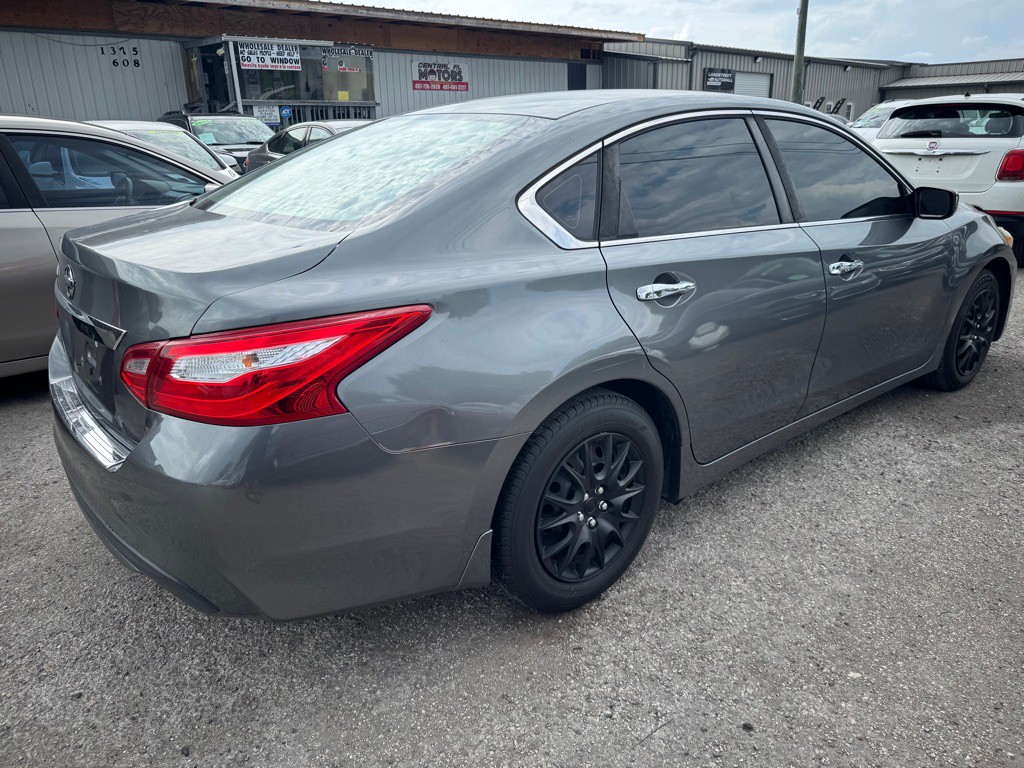 2017 Nissan Altima Image 5
