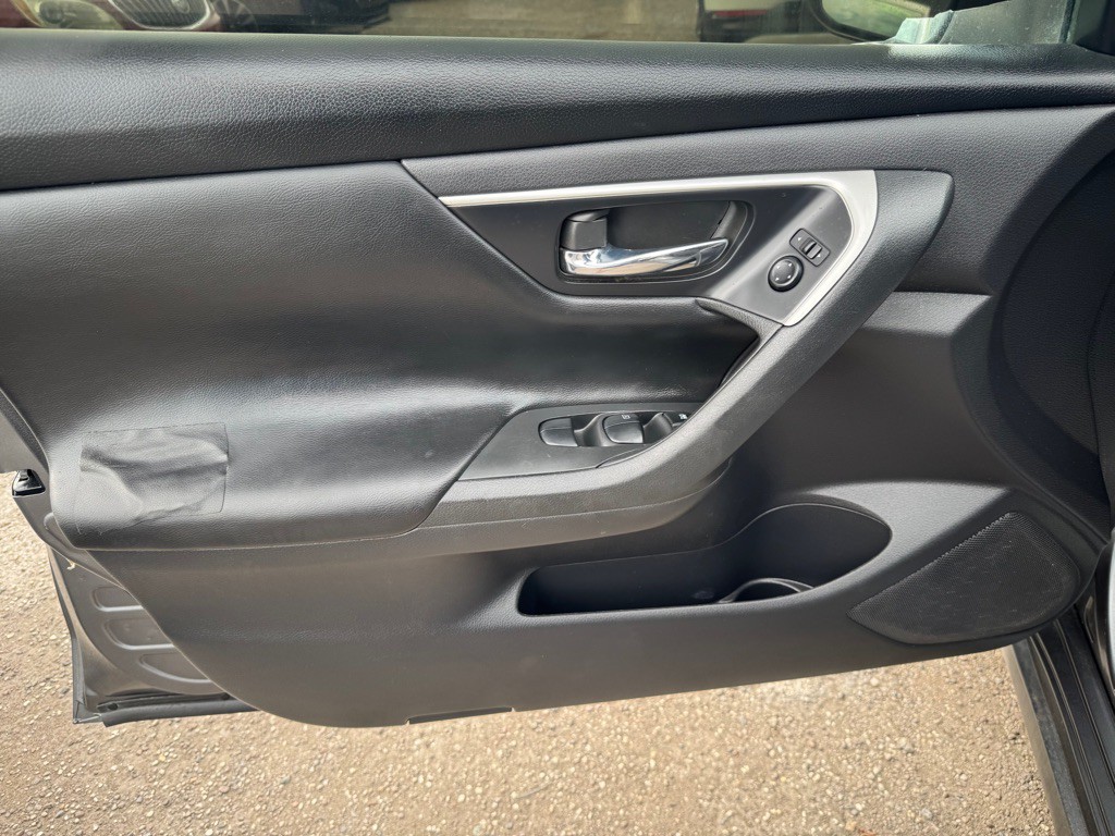 2017 Nissan Altima Image 12