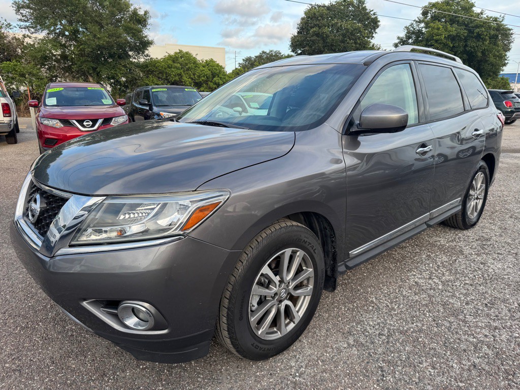 2015 Nissan Pathfinder Image 1