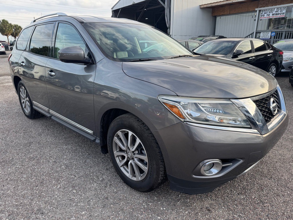 2015 Nissan Pathfinder Image 2
