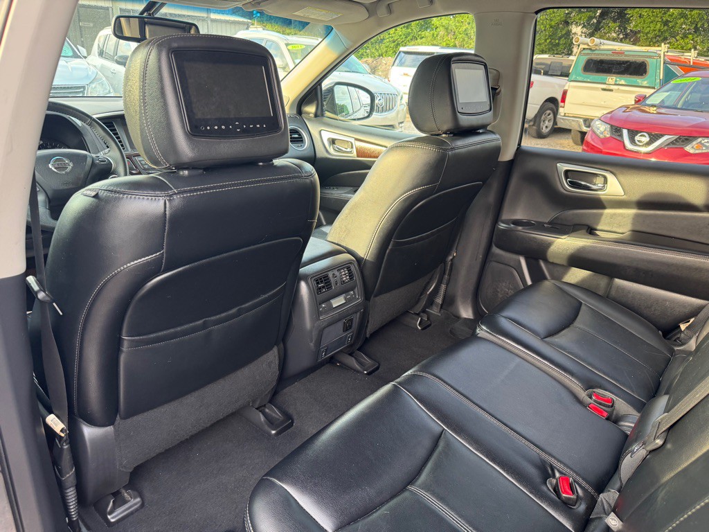 2015 Nissan Pathfinder Image 11